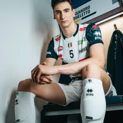 Genouillère Tokyo pour Alessandro Michieletto
